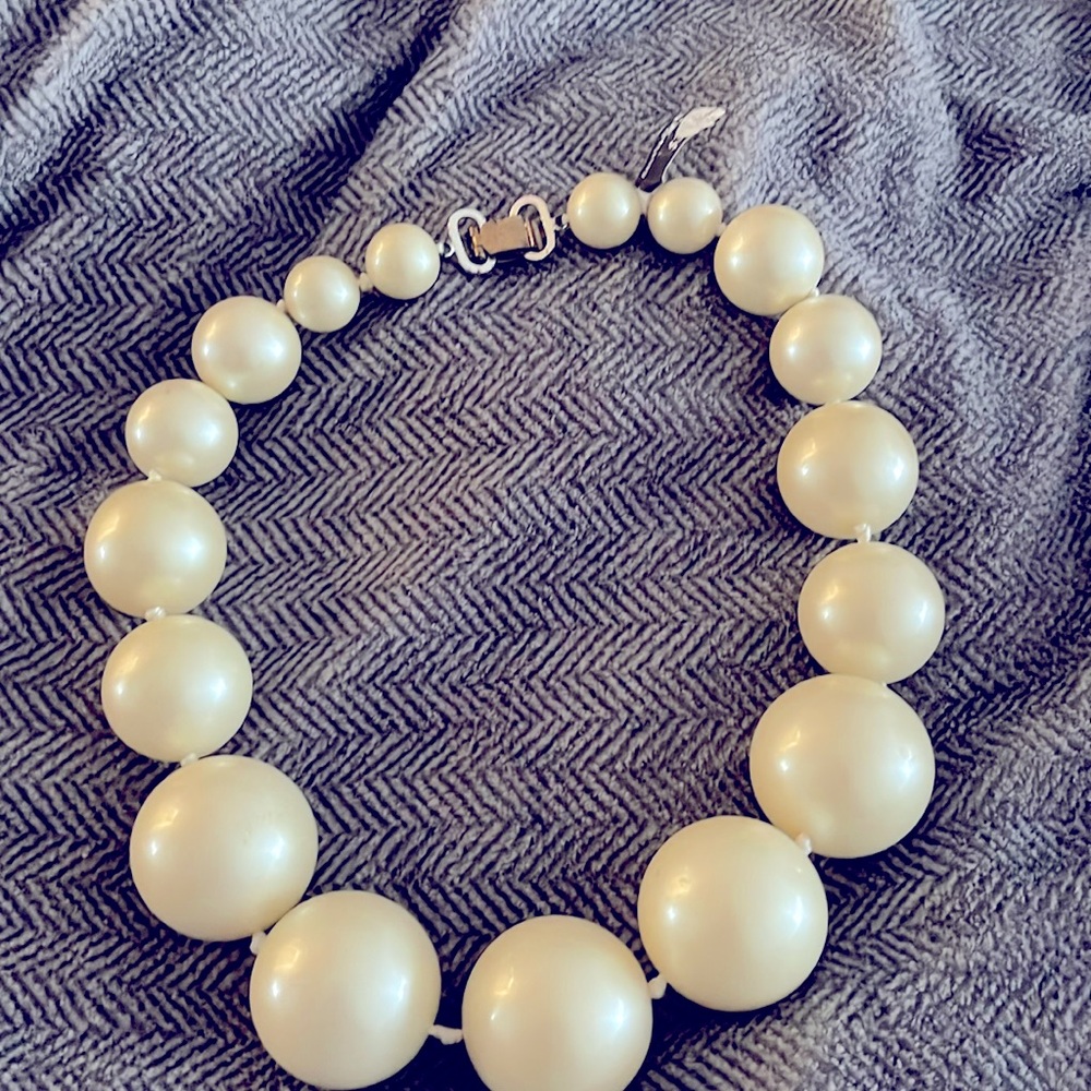 RARE Vintage Banana Republic GIANT Faux Pearl Necklace Wilma Flintstone